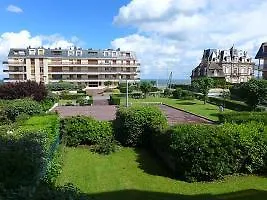 Les Caravelles Кабур